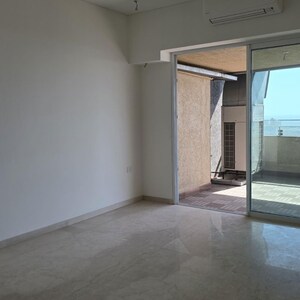 Room in 3 BHK Apartment at Lokhandwala Minerva Mahalaxmi, Arthur rd – for Rent