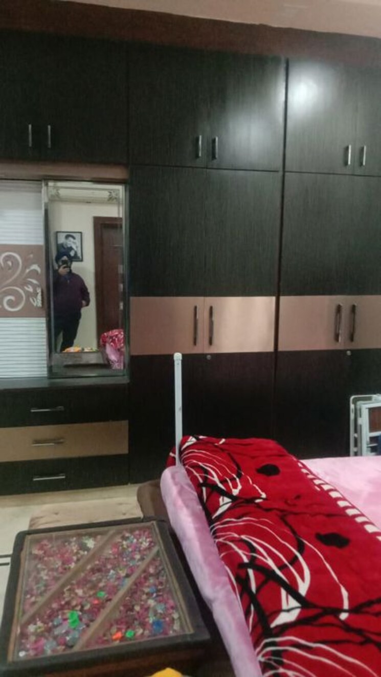 Bedroom, raj nagar sector 7 3 Bedroom 200 Sq.Yd. Builder Floor In Raj Nagar Sector 7 Ghaziabad 9770952