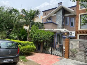 4 BHK Villa – Exterior View View at SS Mayfield Gardens, Sector 51 - for Rent