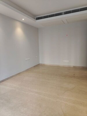 Room in 3 BHK Apartment at Mahindra Luminare, Sector 59 – for Rent