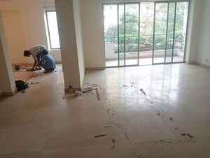 Room in 4 BHK Apartment at DLF Belvedere Towers, Sector 24 – for Rent