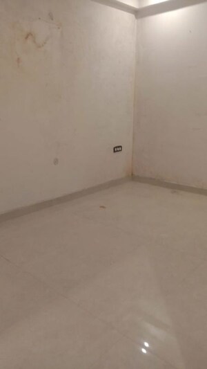 Room in 3 BHK Builder Floor at Patel Nagar 2 – for Rent