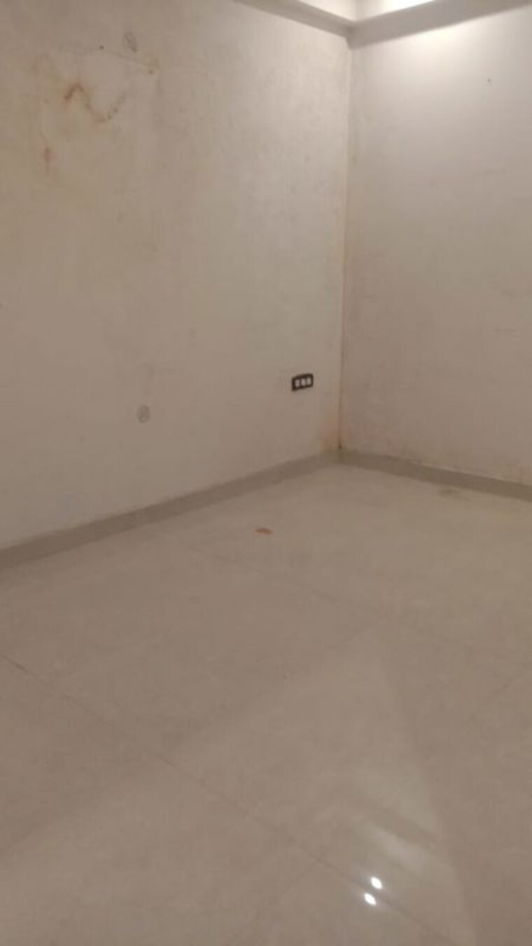 Room, patel nagar 2 3 Bedroom 200 Sq.Yd. Builder Floor In Patel Nagar 2 Ghaziabad 9771613
