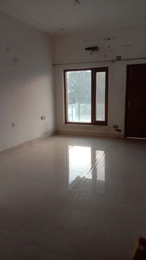 Room in 3 BHK Builder Floor at Patel Nagar 2 – for Rent