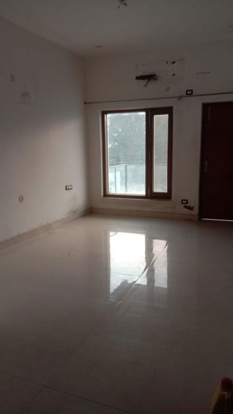 Room, patel nagar 2 3 Bedroom 200 Sq.Yd. Builder Floor In Patel Nagar 2 Ghaziabad 9771613