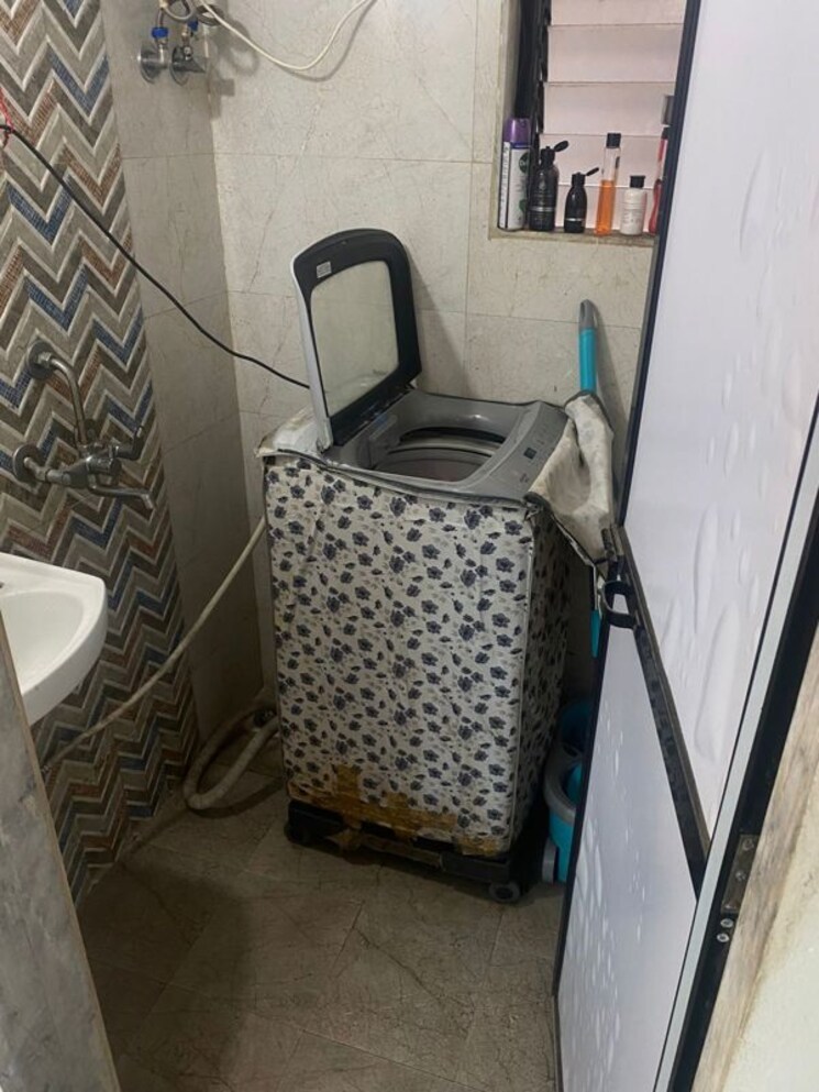 Team Area, dadar west 1 Bedroom 300 Sq.Ft. Apartment In Dadar West Mumbai 9771625