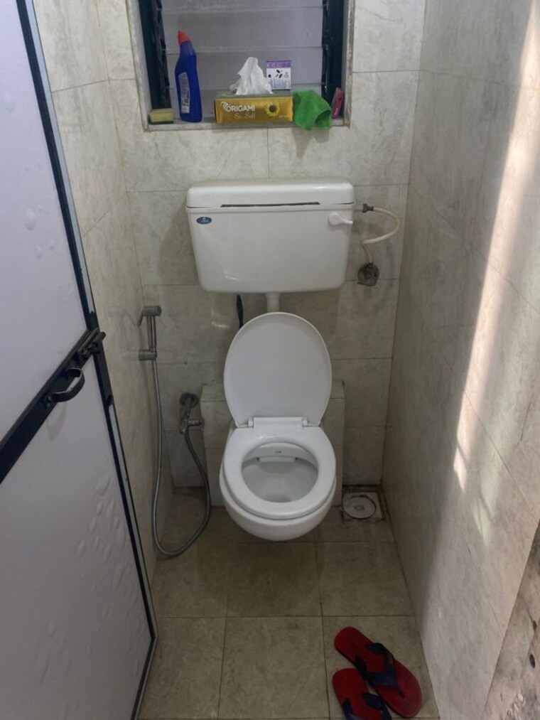 Bathroom, dadar west 1 Bedroom 300 Sq.Ft. Apartment In Dadar West Mumbai 9771625