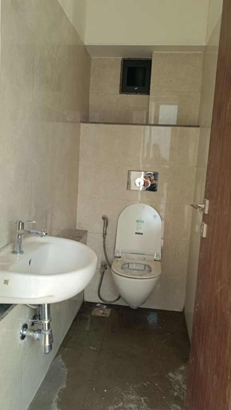 Bathroom, k-raheja-raheja-residency 2 Bedroom 743 Sq.Ft. Apartment In Malad East Mumbai 9771660