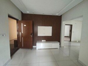 Room in 2 BHK Apartment at Honer Vivantis, Gopanpally – for Rent