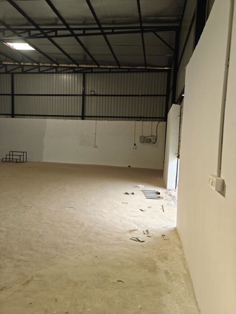 Room, udyog vihar phase 1 Commercial Warehouse 2500 Sq.Ft. In Udyog Vihar Phase 1 Gurgaon 9771677