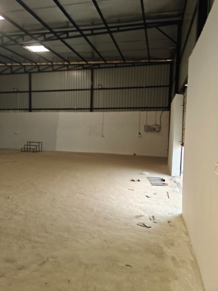 Room, udyog vihar phase 1 Commercial Warehouse 2500 Sq.Ft. In Udyog Vihar Phase 1 Gurgaon 9771677