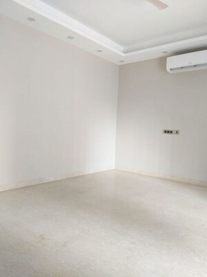 Room in 6 BHK Independent House at Maharani Bagh – for Sale