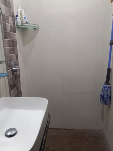 Furnished Amenities in 2 BHK Apartment at Khar West – for Rent