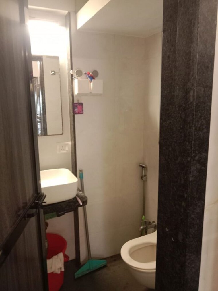 Bathroom, khar west 2 Bedroom 700 Sq.Ft. Apartment In Khar West Mumbai 9771696