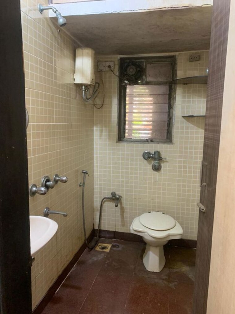 Bathroom, green-woods-chs 1 Bedroom 460 Sq.Ft. Apartment In Borivali West Mumbai 9768633