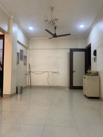 Room in 1 BHK Apartment at Green Woods CHS, Borivali West – for Rent
