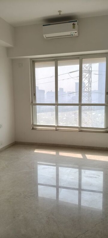 Room in 3 BHK Apartment at Kalpataru Radiance, Goregaon West – for Sale
