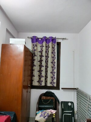 Furnished Amenities in 5 BHK Independent House at Maharani Bagh – for Sale