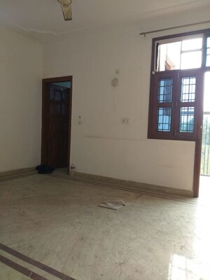 Room in 5 BHK Independent House at Maharani Bagh – for Sale
