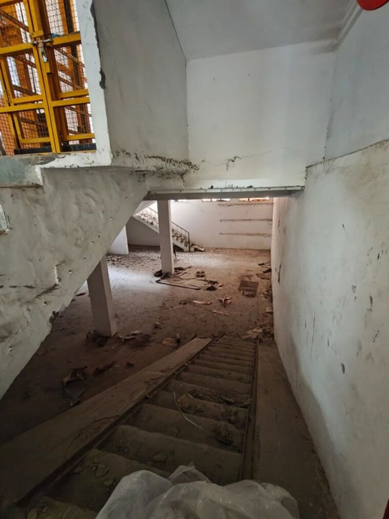 Bathroom, udyog vihar phase 1 Commercial Warehouse 2000 Sq.Ft. In Udyog Vihar Phase 1 Gurgaon 9771759