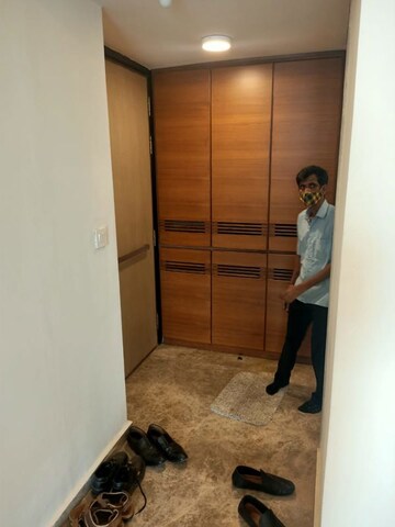 Room in 3 BHK Apartment at Lodha Aura, Wadala – for Rent