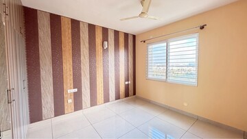 Room in 2.5 BHK Apartment at Prestige Lakeside Habitat, Varthur – for Rent