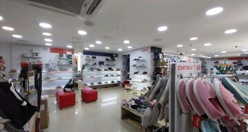  Showroom For Rent in Malad West