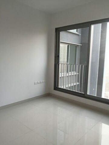 Room in 2 BHK Apartment at Sunteck City Avenue 4, Goregaon West – for Rent