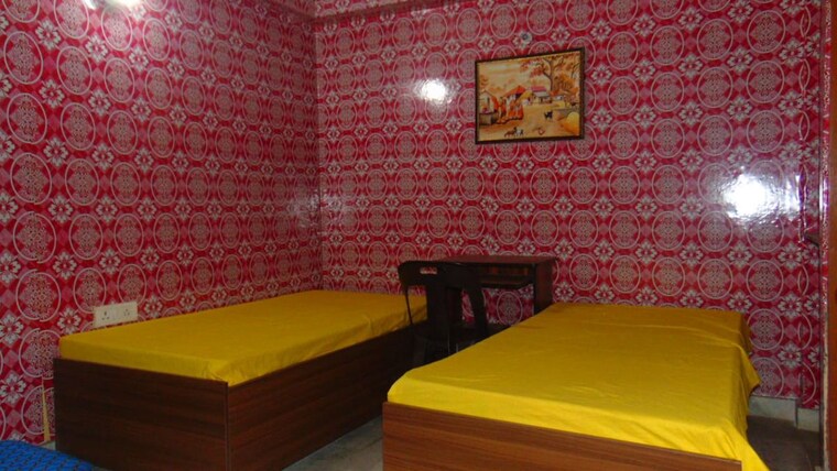 Bedroom, sector 62 Pg For Boys & Girls In Sector 62 9772001