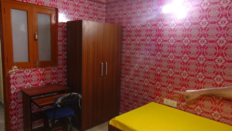 Bedroom, sector 62 Pg For Boys & Girls In Sector 62 9772006