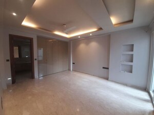 Room in 4 BHK Builder Floor at Hauz Khas Enclave – for Rent