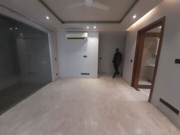 Room in 4 BHK Builder Floor at Hauz Khas Enclave – for Rent