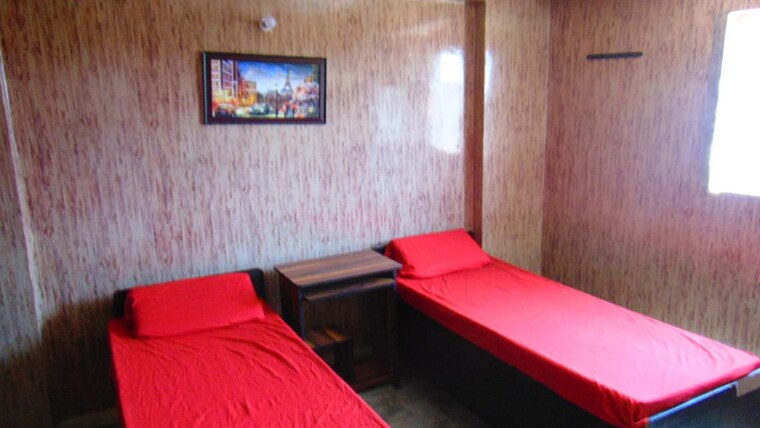 Bedroom, sector 62 Pg For Boys & Girls In Sector 62 9772016