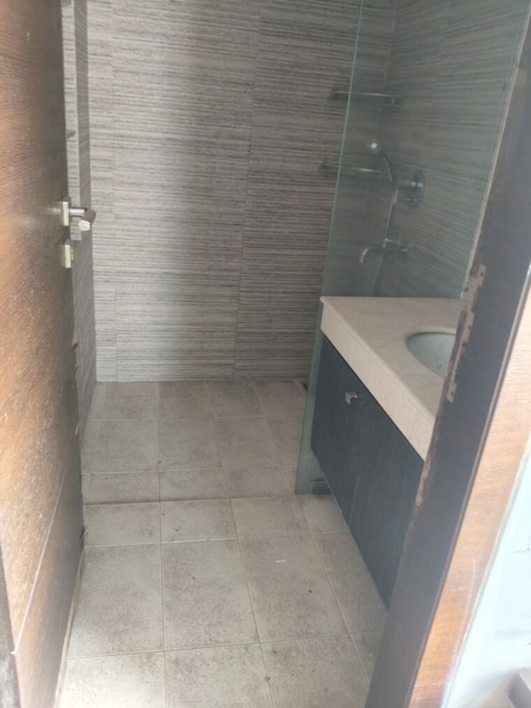 Balcony, oberoi-springs 2.5 Bedroom 1100 Sq.Ft. Apartment In Andheri West Mumbai 9772063