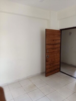 Room in 3 BHK Apartment at Amolik Heights, Sector 88 – for Sale
