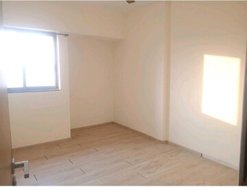 Room in 2 BHK Apartment at Lodha Casa Royale, Balkum Pada – for Rent