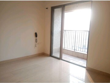 Room in 2 BHK Apartment at Lodha Casa Royale, Balkum Pada – for Rent