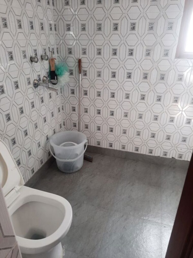 Bathroom, ip extension 3 Bedroom 1300 Sq.Ft. Apartment In Ip Extension Delhi 9772061