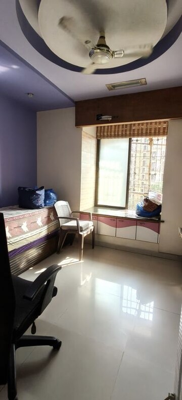 Team Area in 2 BHK Apartment at Lokhandwala Complex, Andheri West – for Sale