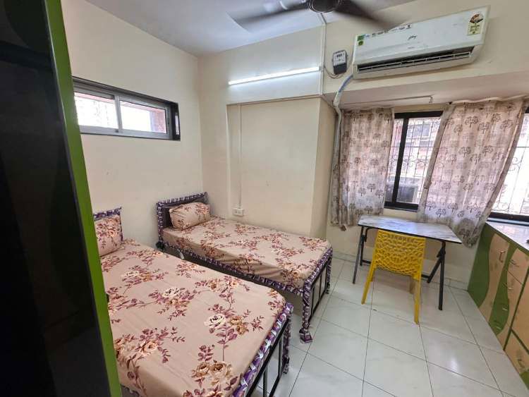 Pg For Rent in Kandivali East