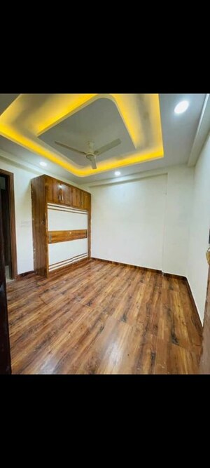 Room in 4 BHK Builder Floor at Sunshine Apartments Sector 73, Sector 73 – for Sale