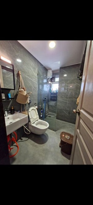 Master Bedroom in 2.5 BHK Apartment at Paramount Delux Mahal, Bandra West – for Rent