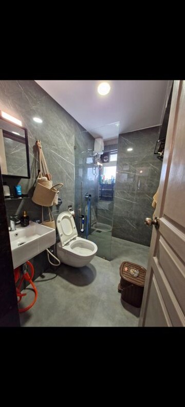 Master Bedroom in 2.5 BHK Apartment at Paramount Delux Mahal, Bandra West – for Rent