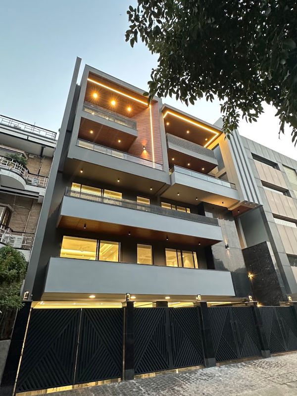 3 BHK + Servant Room Builder Floor For Sale in Defence Colony