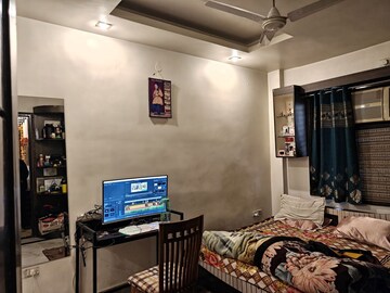 Bedroom in 3 BHK Builder Floor at Kamla Nagar – for Sale