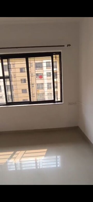 Room in 2 BHK Apartment at K Raheja Palm Court, Malad West – for Rent