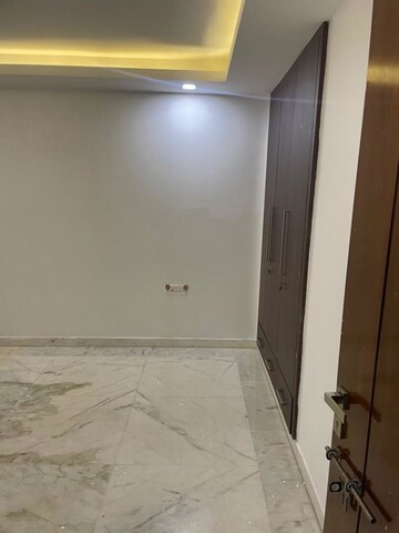 Room in 3 BHK Builder Floor at Saket – for Rent