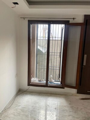 Room in 3 BHK Builder Floor at Saket – for Rent