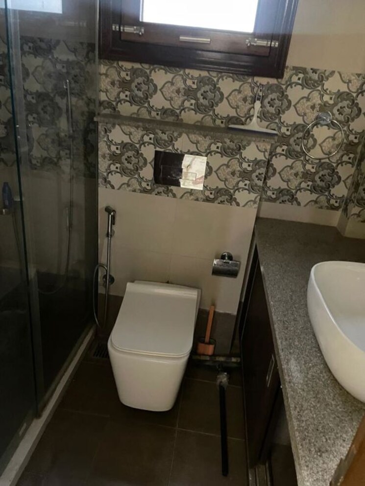 Bathroom, saket 3 Bedroom 200 Sq.Yd. Builder Floor In Saket Delhi 9772361