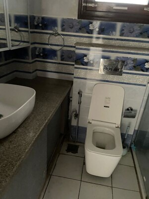 Team Area in 3 BHK Builder Floor at Saket – for Rent